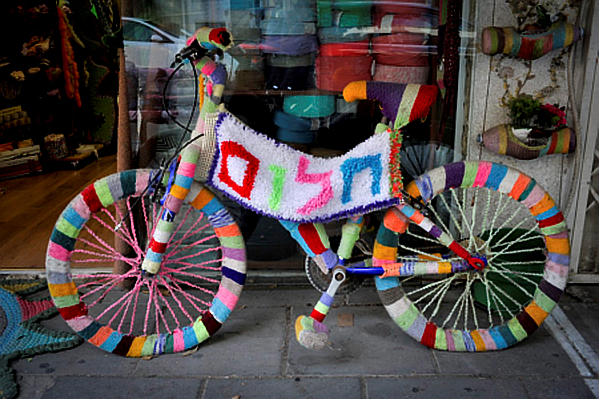 Israeli street art is being used to teach Hebrew to new immigrants