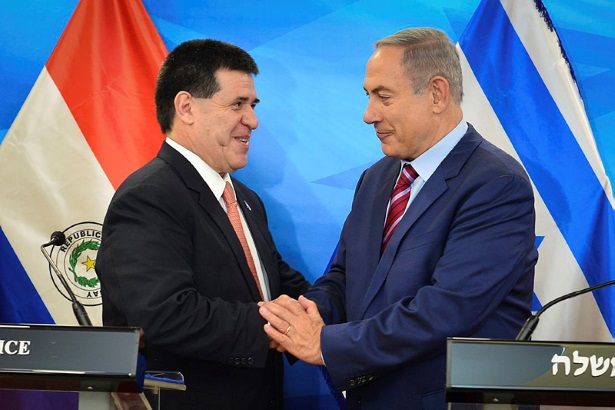 PM Netanyahu meets and Paraguay's President Horacio Manuel Cartes