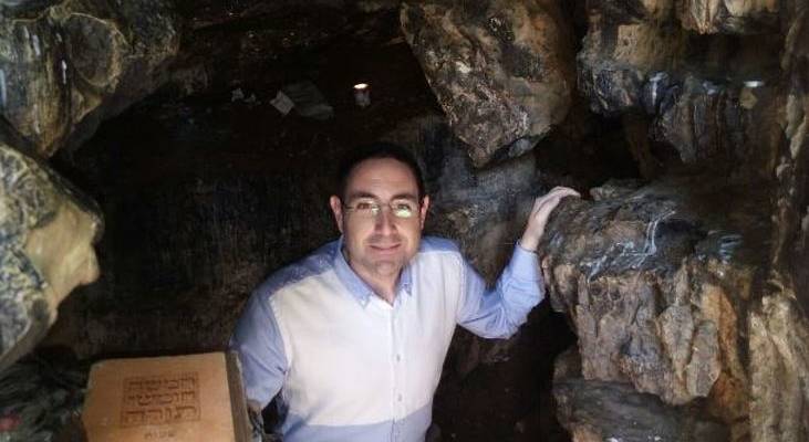 Rabbi Ari Enkin in Pekiin