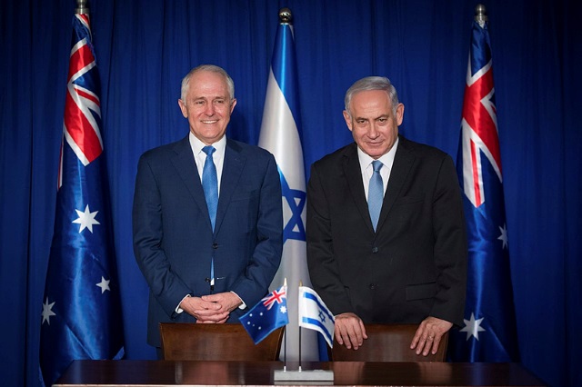 Netanyahu (R) and Australian Prime Minister Malcolm Turnbul