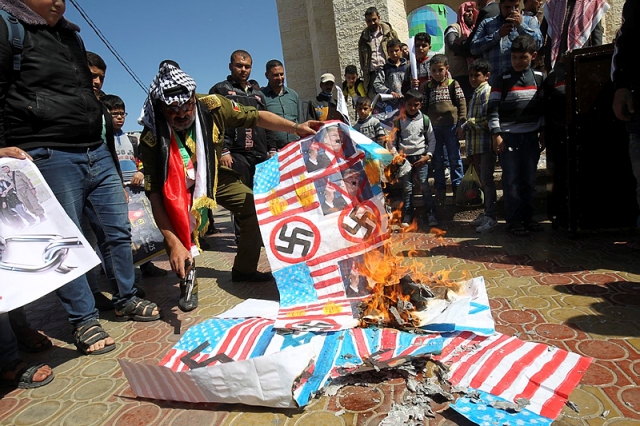 Palestinians burn US flags