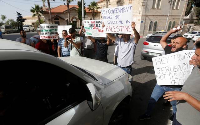 Palestinians attack the US diplomats
