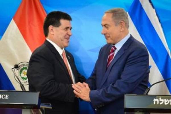 Prime Minister Benjamin Netanyahu with Paraguay's President Horacio Manuel Cartes Jara. (Kobi Gideon/GPO)