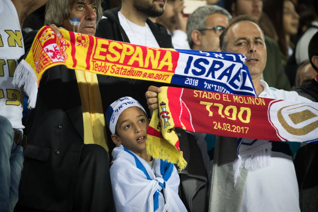 Israel soccer fans. (Yonatan Sindel/Flash90)