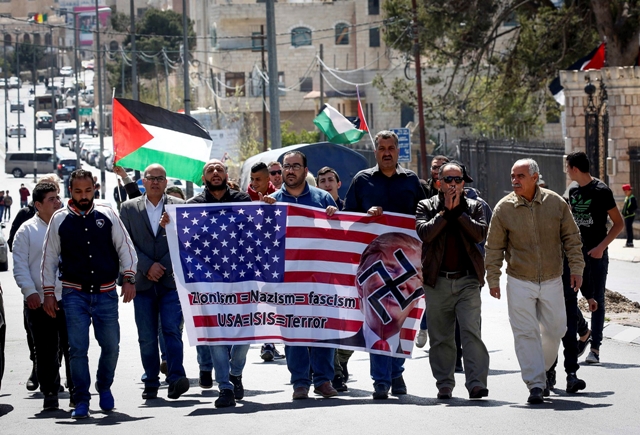 Palestinain march against the US and Trump