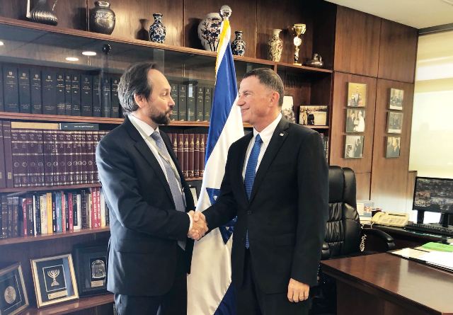 Knesset Speaker Yuli Edelstein (R) and EU Ambassador to Israel Emanuele Giaufret
