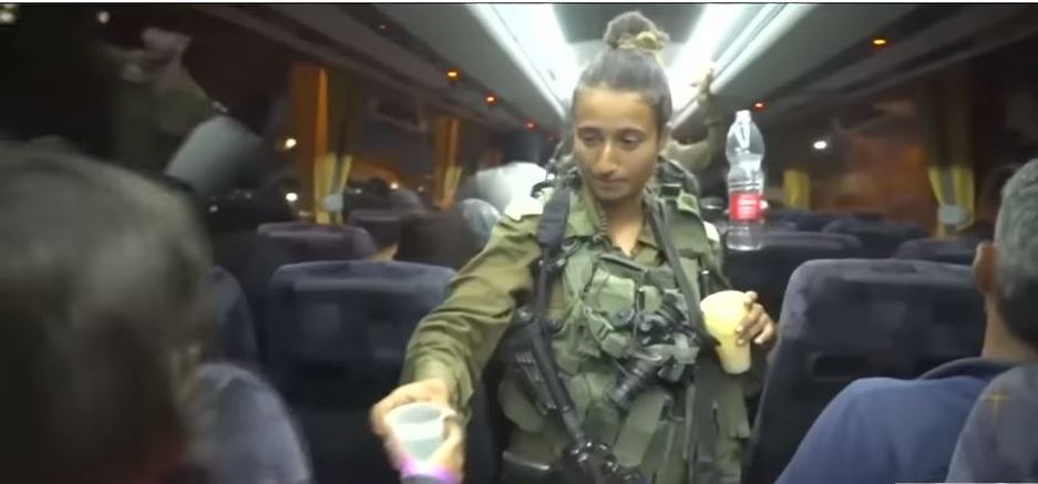 IDF soldier helps White Helmets