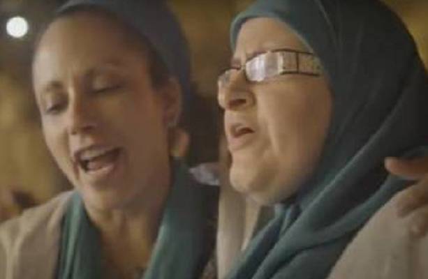 A Jewish woman and Muslim woman sing together. (ScreensAhot)