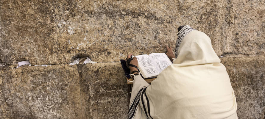 praying western wall