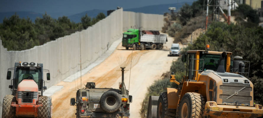 New concrete security barrier between Israel and Lebanon. (Basel Awidat/Flash90)