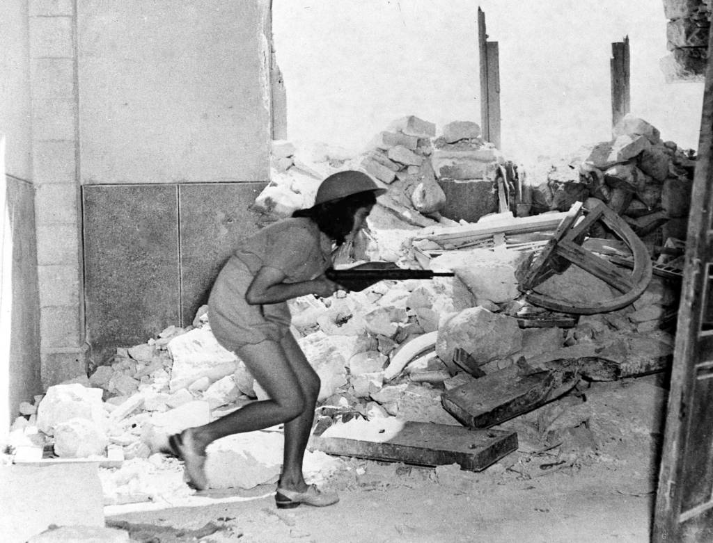 An Israeli soldier in the old city of Jerusalem, July 20, 1948. (AP Photo/Jim Pringle)