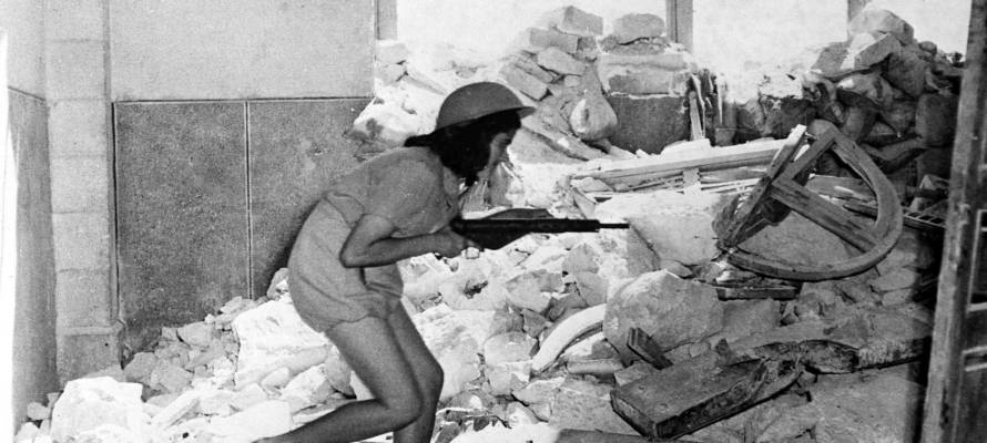 An Israeli soldier in the old city of Jerusalem, July 20, 1948. (AP Photo/Jim Pringle)