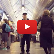 Klezmer musician Bernie Marinbach in Jerusalem. (Screenshot)