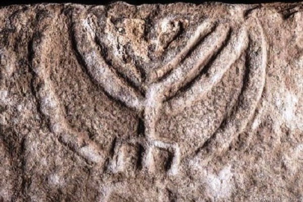 The seven-branched menorah on a large stone slab found in Tiberias. (Tal Rogovski)