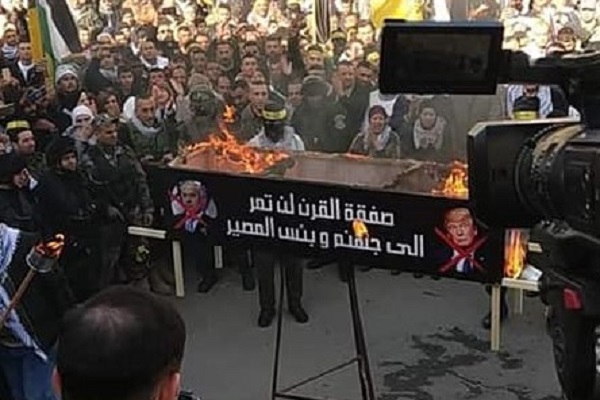 Palestinians torch photos of Netanyahu and Trump. (Facebook)