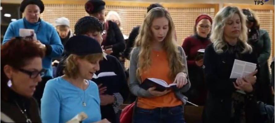 Women's prayer for Netanel Felber