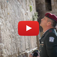 Incoming IDF Chief of Staff Aviv Kochavi visits at the Western Wall. (Yonatan Sindel/Flash90)