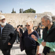 American actress Roseanne Barr visits at the Western Wall.  (Noam Revkin Fenton/Flash90)