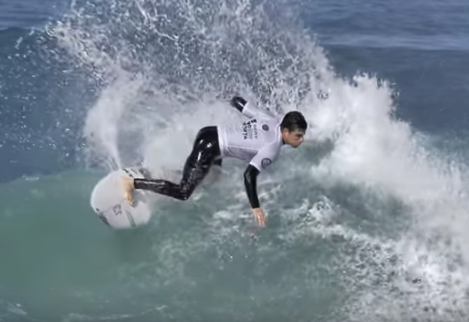 Surfer in Netanya. (screenshot)