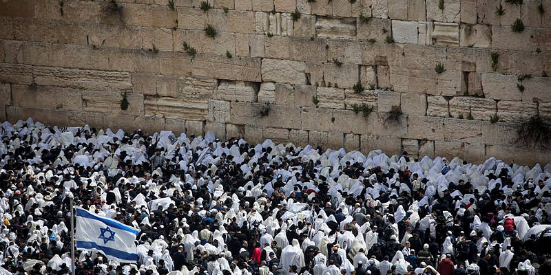 Priestly blessing Western Wall Passover 2019