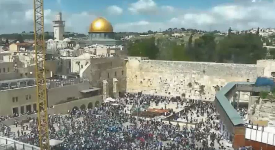 Crowd at Western Wall