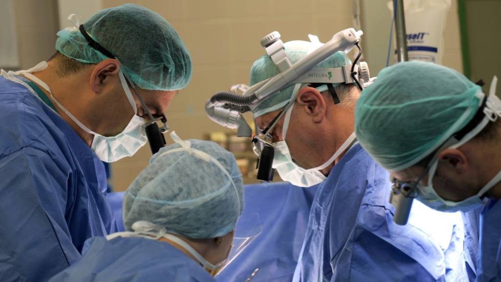 Doctors operating on Fatma at the Wolfson Medical Center. (Gil Naor)