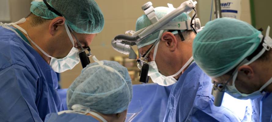Doctors operating on Fatma at the Wolfson Medical Center. (Gil Naor)