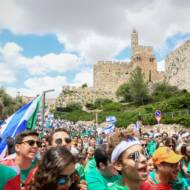 Israeli and international youth in Jerusalem. (Yossi Zeliger/Flash90)