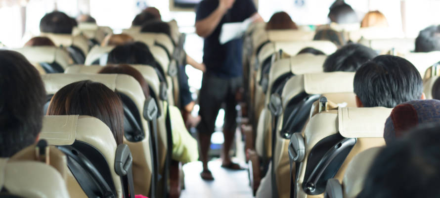 Bus tour (Shutterstock)