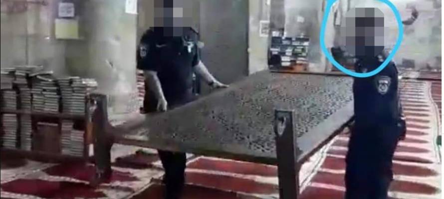 Israeli police officers captured on Shehab News Agency's Facebook page.