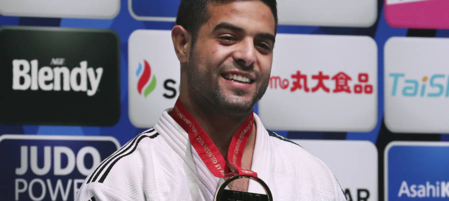 Gold medalist Sagi Muki of Israel poses for a photo during the award ceremony of the men's -81 kilogram class of the World Judo Championships in Tokyo, Wednesday, Aug. 28, 2019.