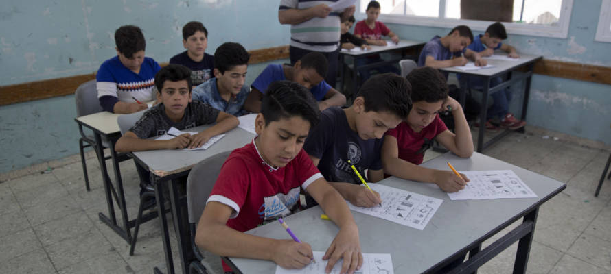 Palestinian school children