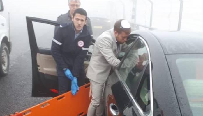 Groom Mordechai Avot helps accident victim on way to his wedding (MDA/Facebook)