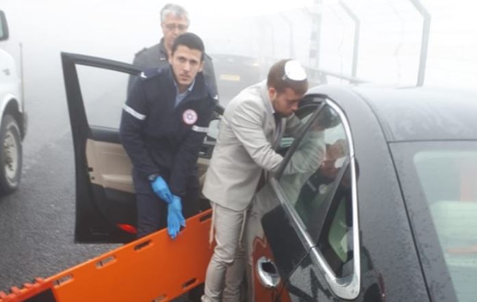 Groom Mordechai Avot helps accident victim on way to his wedding (MDA/Facebook)