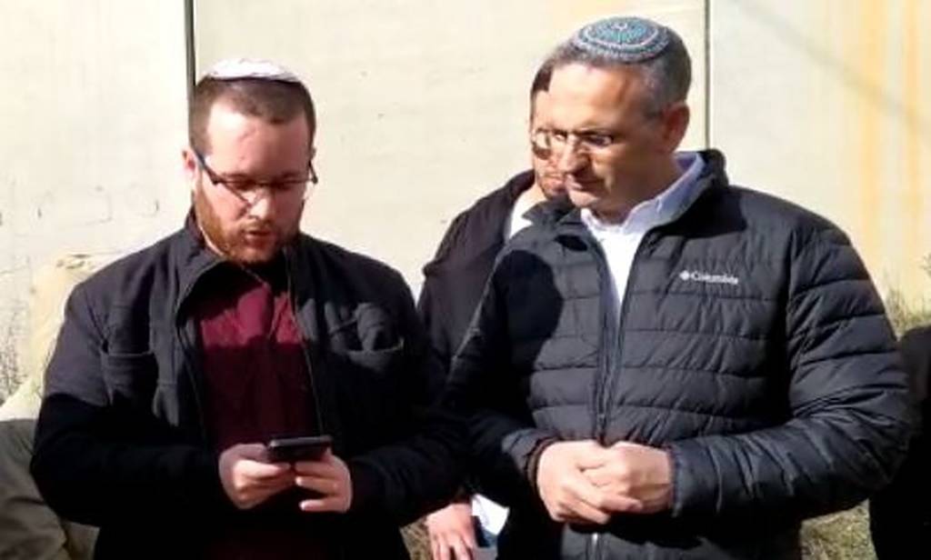 Naveh Rotem recites blessing of gratitude, Beit El (Screenshot)