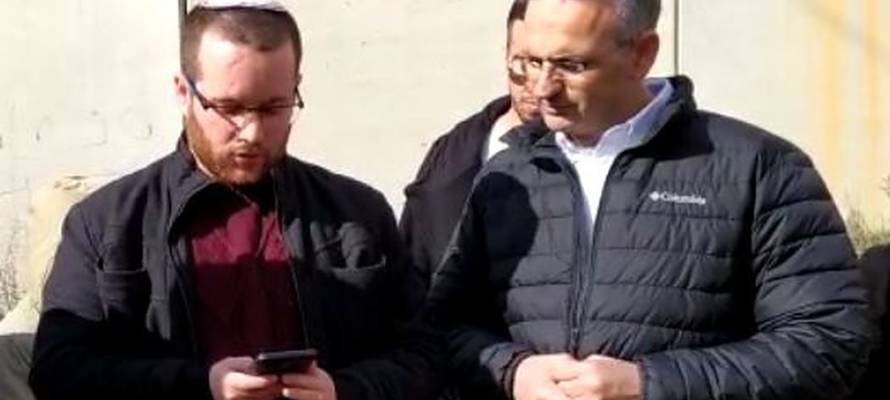 Naveh Rotem recites blessing of gratitude, Beit El (Screenshot)