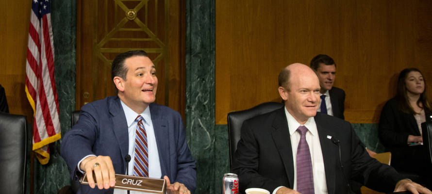 Senators Ted Cruz, R-Texas, left, and Chris Coons, D-Del.