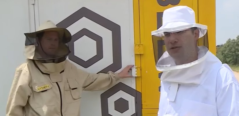 Israeli robotic beehive.