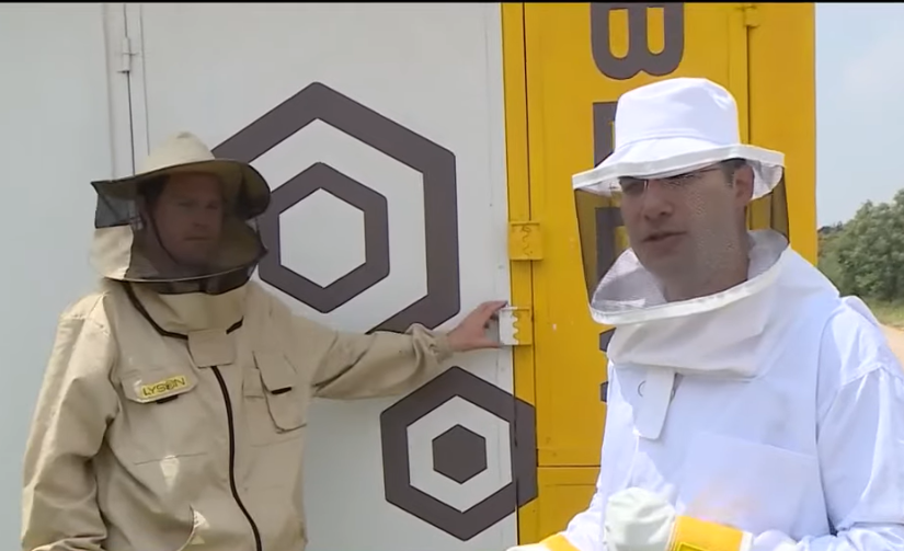 Israeli robotic beehive.