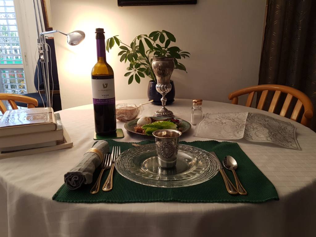 Solo seder table