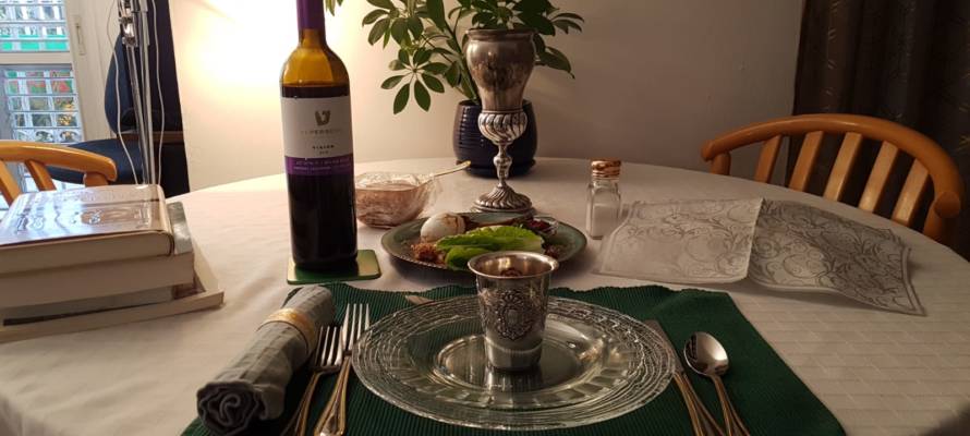 Solo seder table