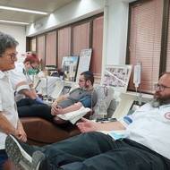 Yoel Glatt donates blood plasma