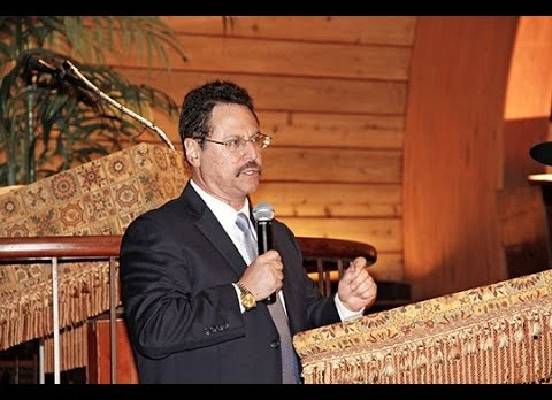Pastor Mario Bramnick
