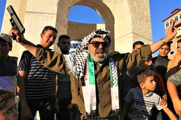 Palestinians protest