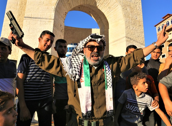 Palestinians protest