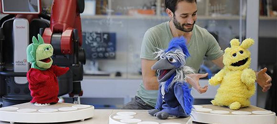 Omer Gvirtzman and the group of social robots