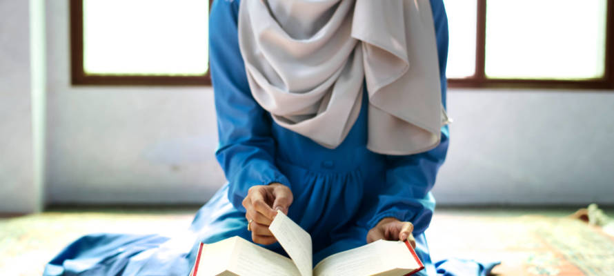 Arab studying