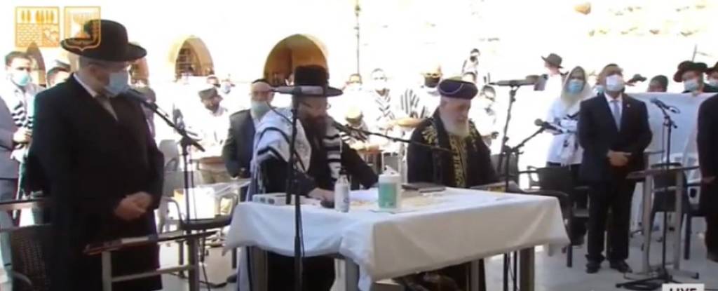 Chief Rabbis Pray for Trump