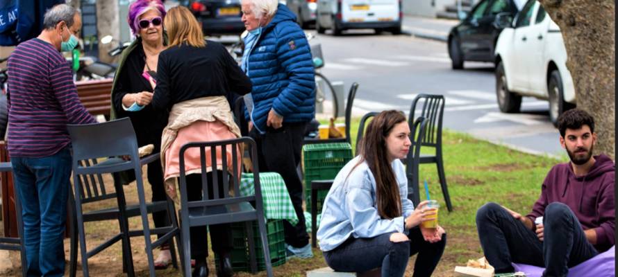 Israelis in Tel Aviv
