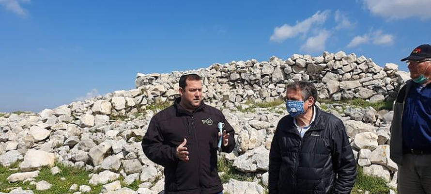 Visitors on Mount Ebal